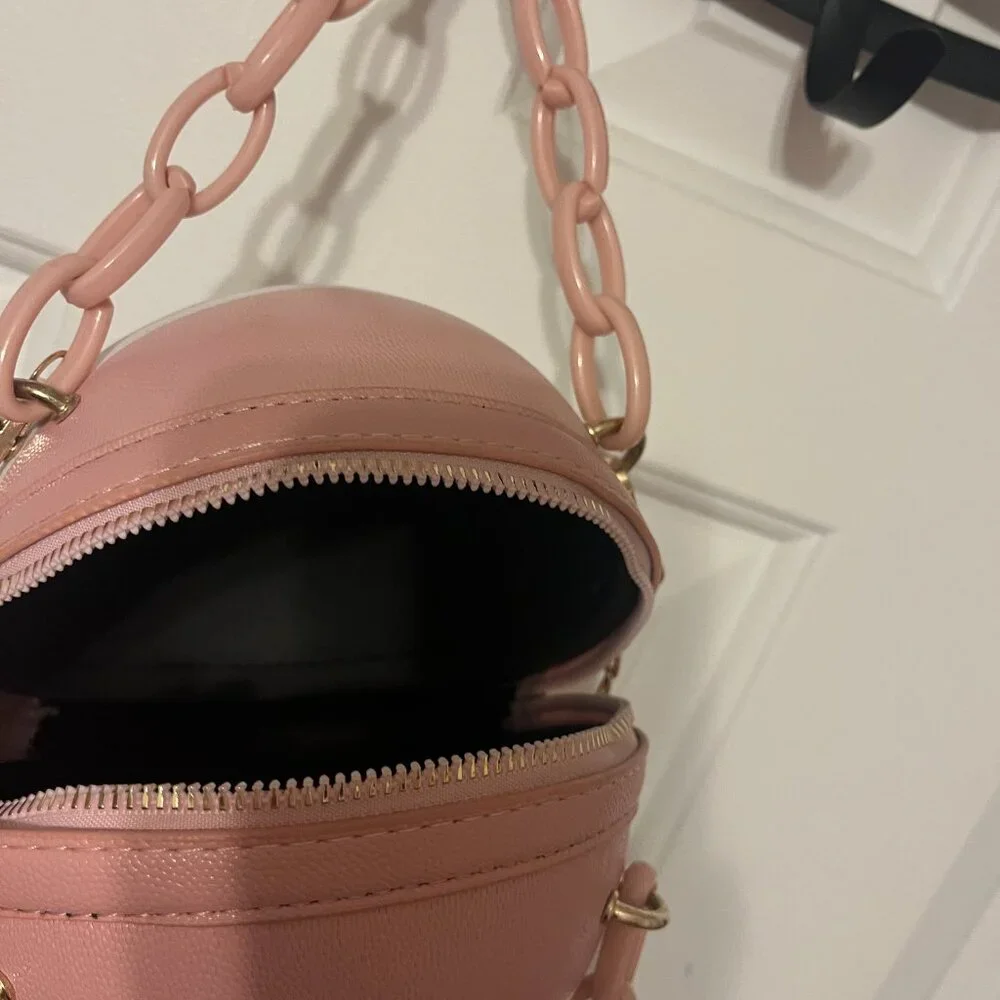 Adorable pink round basketball purse - Picture 6 of 10